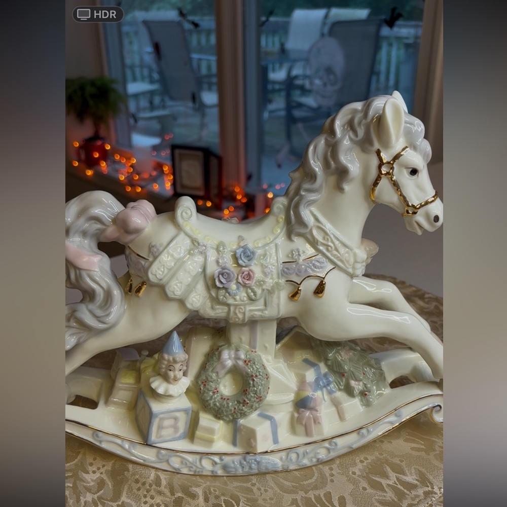 Vintage Sankyo Christmas Musical Rocking Horse made with 24 k gold accents. - Picture 14 of 15